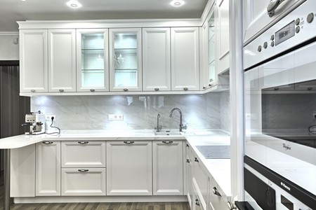 Белая кухня AKRIL15